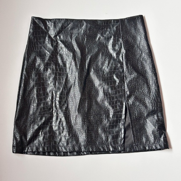 SHEIN Dresses & Skirts - SHEIN Black Mini Pencil Skirt with Slit